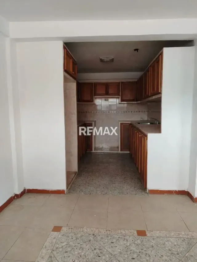 Venta de Casa ideal para inversion, negocio o familia numerosa, ubicada en Castillejo urbanizacion El Escorial. Guatire - 15