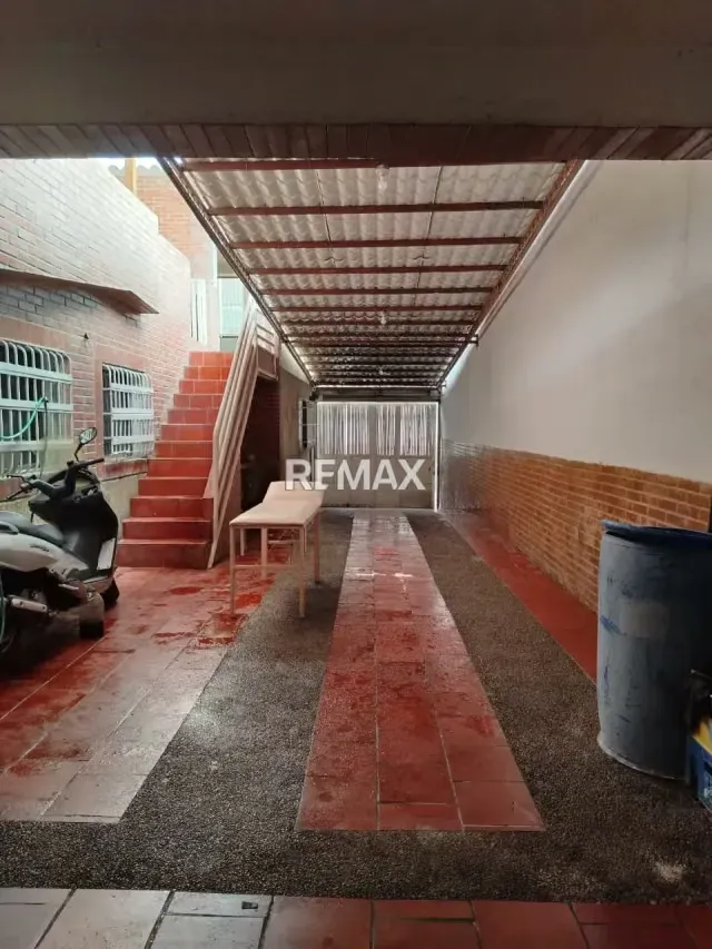 Venta de Casa ideal para inversion, negocio o familia numerosa, ubicada en Castillejo urbanizacion El Escorial. Guatire - 16