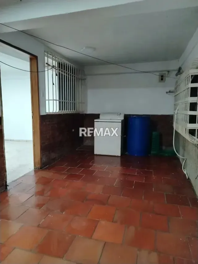 Venta de Casa ideal para inversion, negocio o familia numerosa, ubicada en Castillejo urbanizacion El Escorial. Guatire - 19