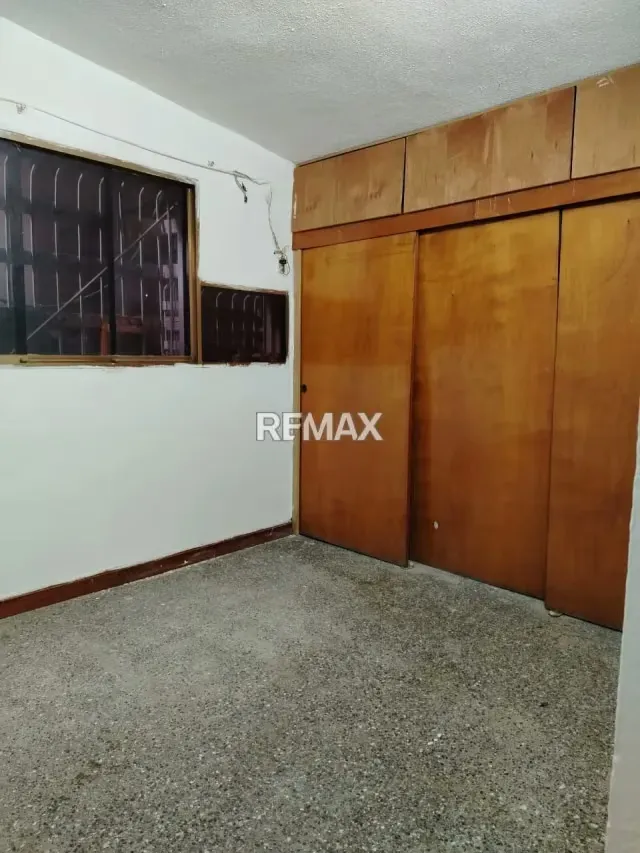 Venta de Casa ideal para inversion, negocio o familia numerosa, ubicada en Castillejo urbanizacion El Escorial. Guatire - 20