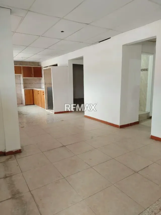 Venta de Casa ideal para inversion, negocio o familia numerosa, ubicada en Castillejo urbanizacion El Escorial. Guatire - 5