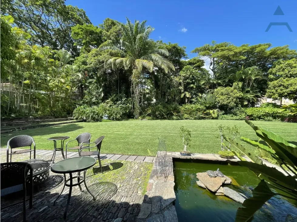 Se vende casa 2200m² 4h+s/4b+s/13e Country club - 5