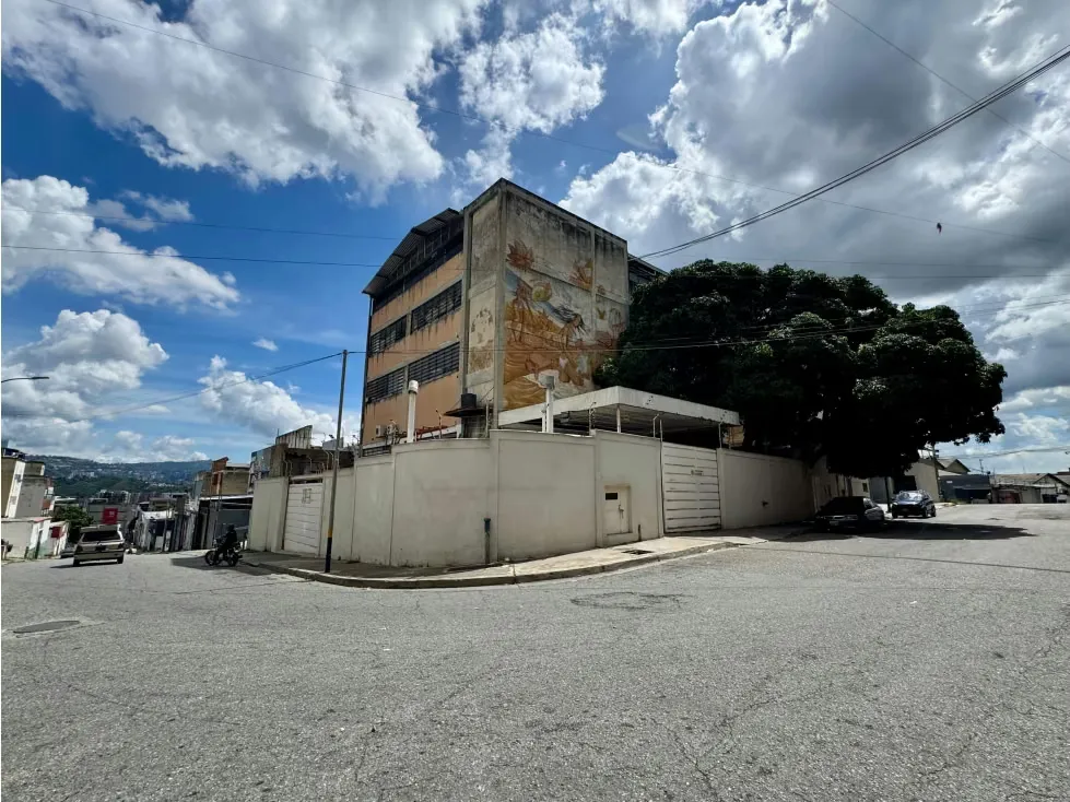 Se vende edificio comercial 1560m2 Boleita Norte 6179 - 6