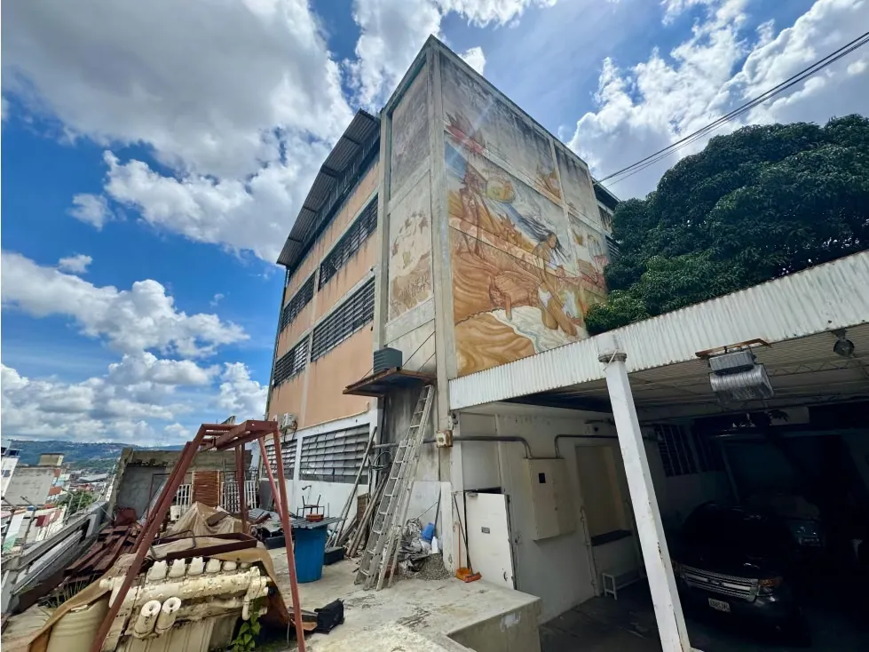 Se vende edificio comercial 1560m2 Boleita Norte 6179 - 9