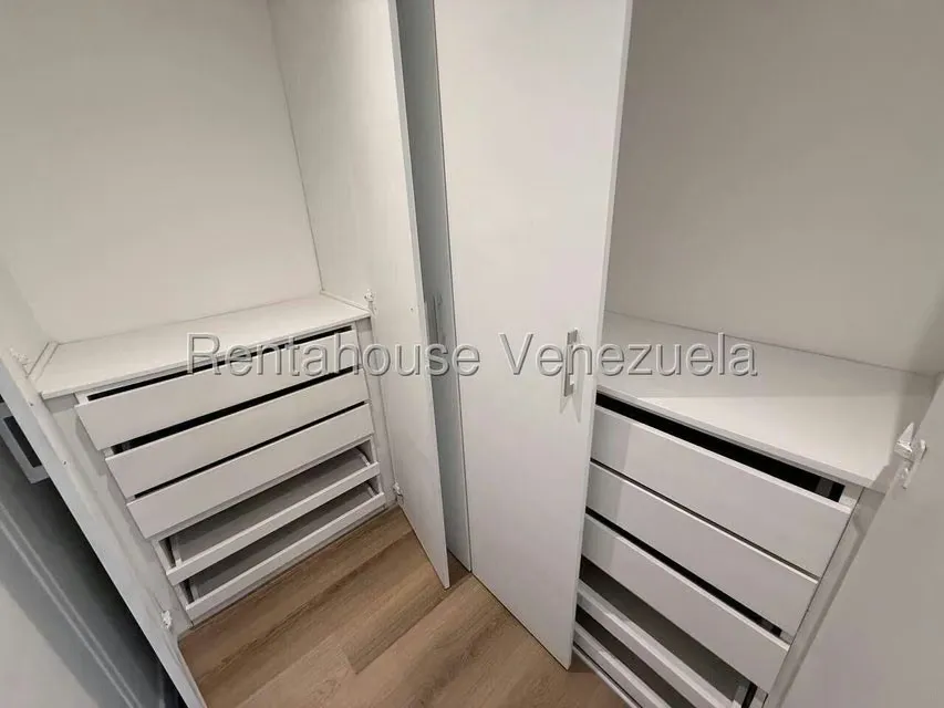 Apartamento (1 Nivel) en Alquiler en Lomas de Las Mercedes, Distrito Metropolitano - 17