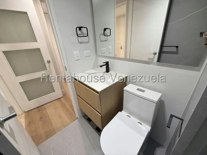 Apartamento (1 Nivel) en Alquiler en Lomas de Las Mercedes, Distrito Metropolitano - 26