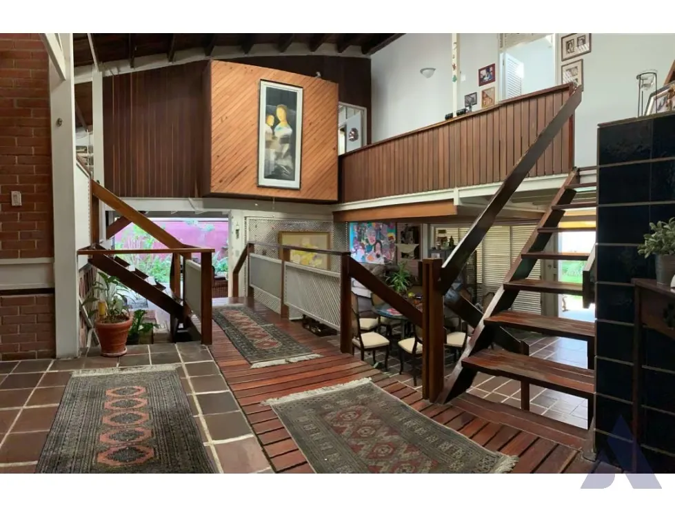 Se vende casa 340m2 Lomas de La Lagunita 1635