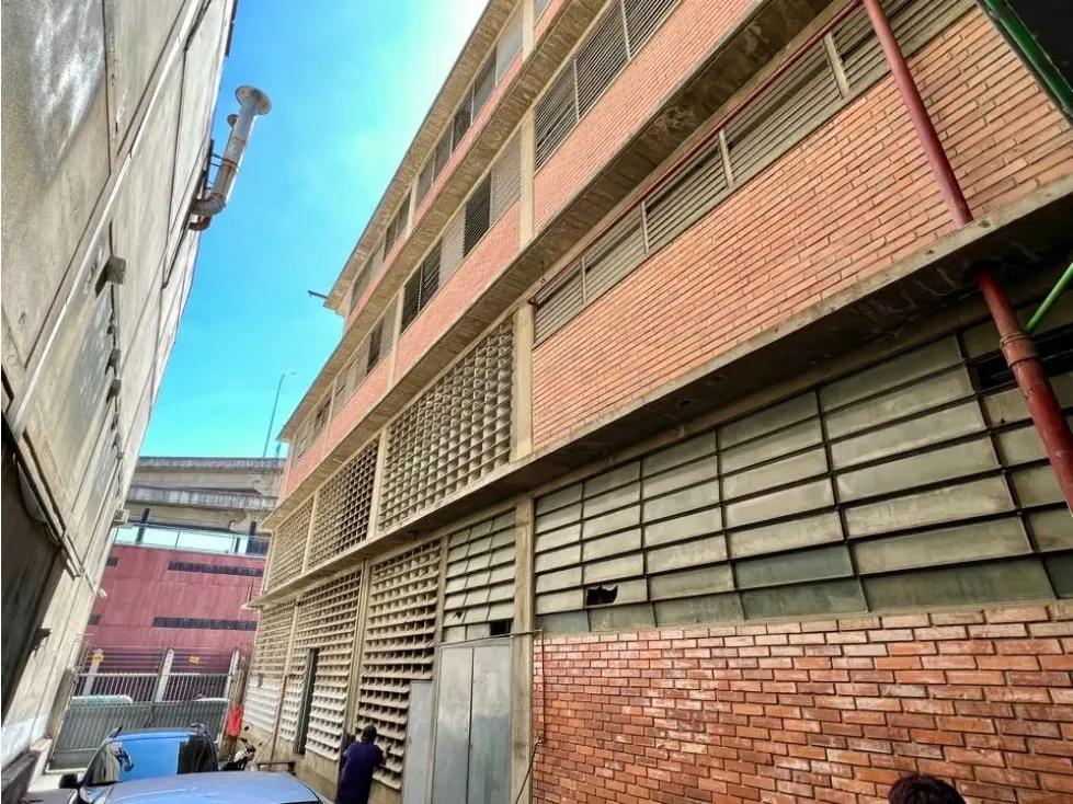 En Venta Galpon Edificio Industrial en San Martin. Libertador Caracas - 2
