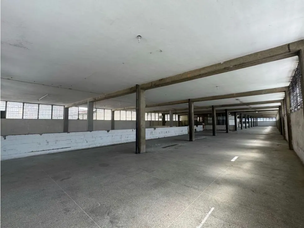 En Venta Galpon Edificio Industrial en San Martin. Libertador Caracas - 24