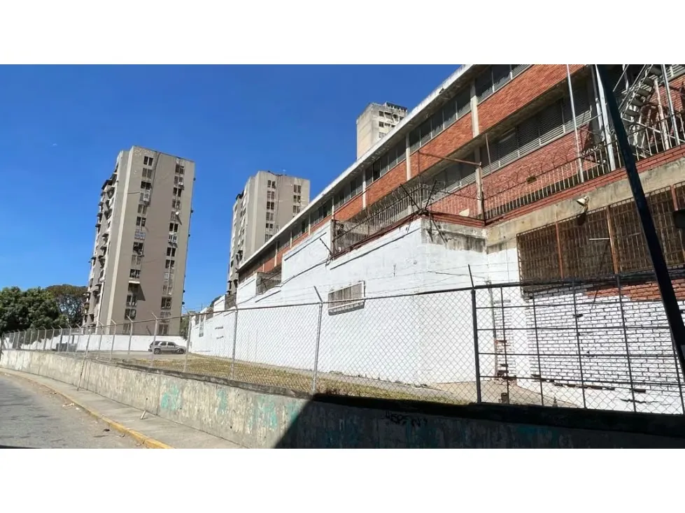 En Venta Galpon Edificio Industrial en San Martin. Libertador Caracas - 36