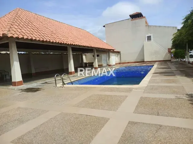 TH CON POTENCIAL, MODERNO CON EXCELENTE UBICACION EN UNA DE LAS MEJORES ZONAS DE LA ISLA DE MARGARITA 123M2 - 20