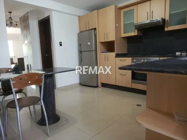 TH CON POTENCIAL, MODERNO CON EXCELENTE UBICACION EN UNA DE LAS MEJORES ZONAS DE LA ISLA DE MARGARITA 123M2 - 3