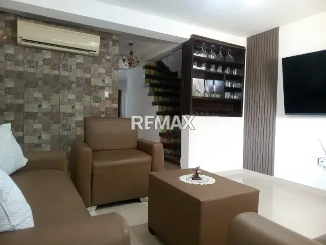 TH CON POTENCIAL, MODERNO CON EXCELENTE UBICACION EN UNA DE LAS MEJORES ZONAS DE LA ISLA DE MARGARITA 123M2 - 5