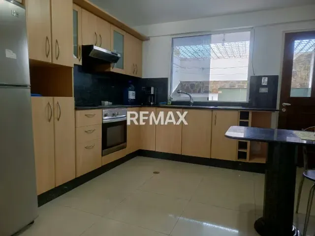 TH CON POTENCIAL, MODERNO CON EXCELENTE UBICACION EN UNA DE LAS MEJORES ZONAS DE LA ISLA DE MARGARITA 123M2 - 6