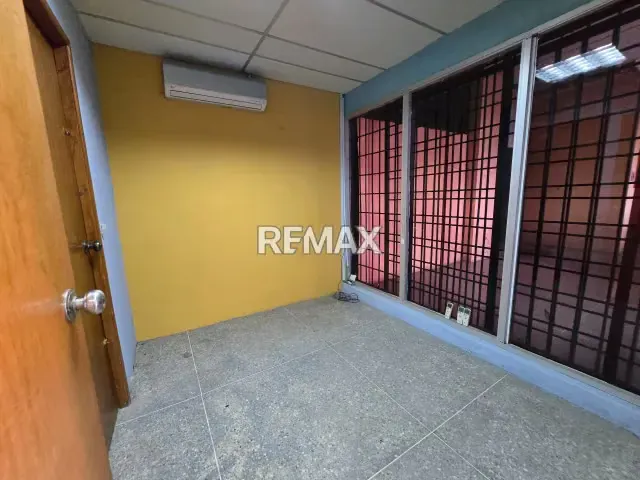 LOCAL COMERCIAL EN ALQUILER - 4