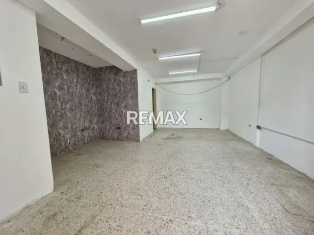 Se alquila local comercial en el Edificio Marsee en Pueblo Nuevo* Al frente de la entrada de la Manga de Coleo de Asogata. - 3