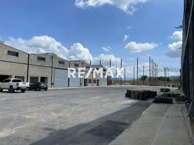 VENDO GALPONES EN SAN DIEGO COMPLEJO COMERCIAL MUY CERCA DE LA VARIANTE NAGUNAGUA SAN DIEGO