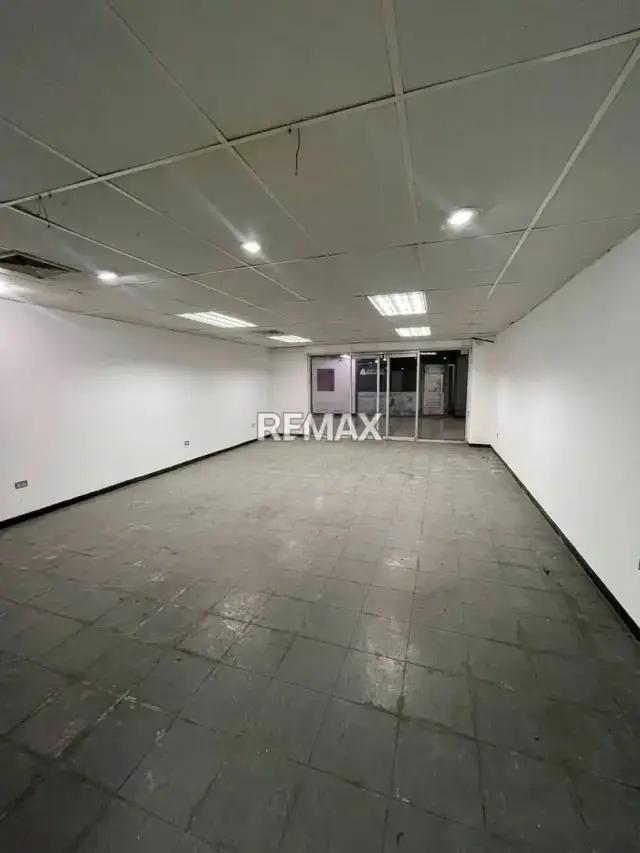 En Venta Local Comercial en el C.C. Paseo las Industrias. (al lado de la Alcaldía de Valencia)