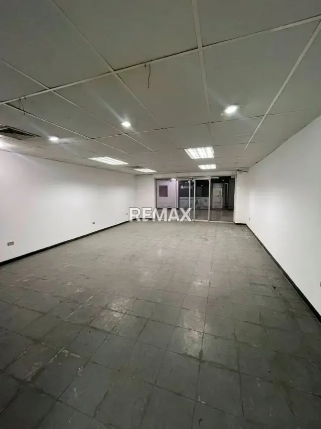 En Venta Local Comercial en el C.C. Paseo las Industrias. (al lado de la Alcaldía de Valencia)