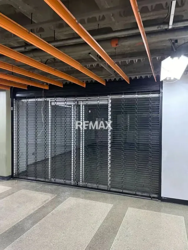 En Venta Local Comercial en el C.C. Paseo las Industrias. (al lado de la Alcaldía de Valencia) - 2