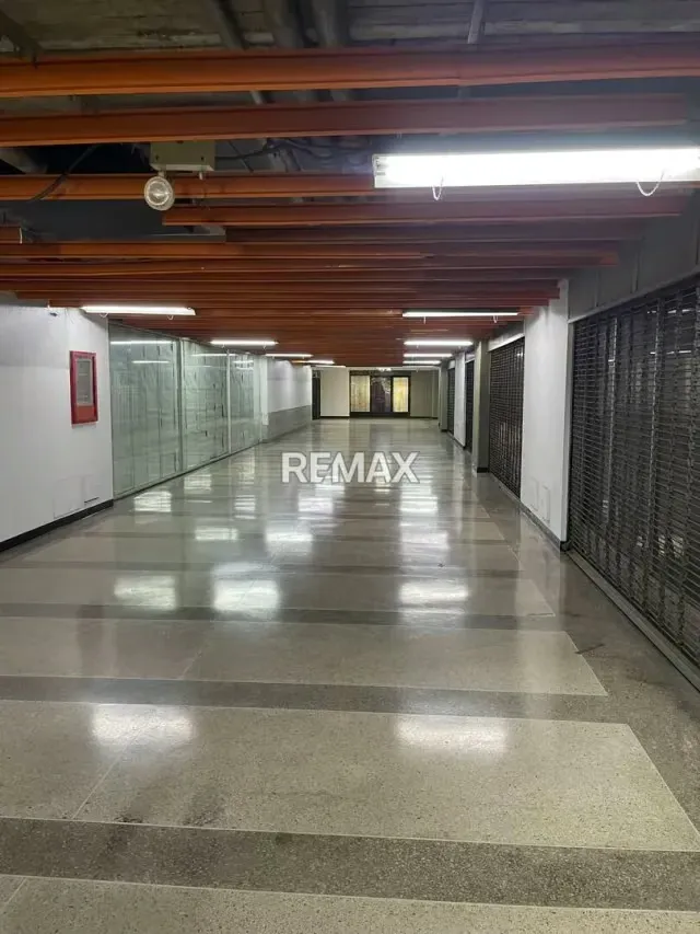 En Venta Local Comercial en el C.C. Paseo las Industrias. (al lado de la Alcaldía de Valencia) - 3