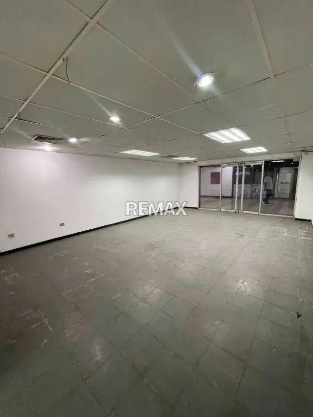 En Venta Local Comercial en el C.C. Paseo las Industrias. (al lado de la Alcaldía de Valencia) - 7