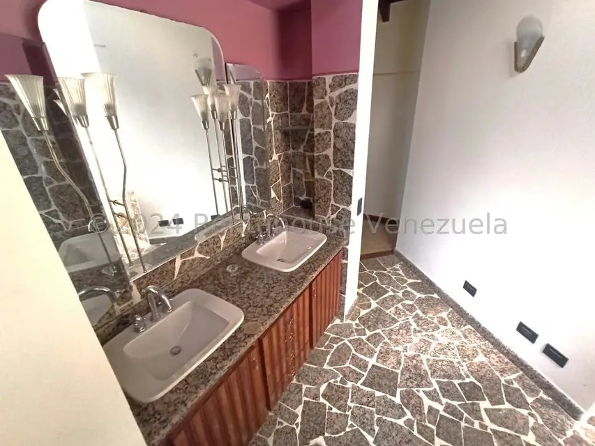 Casa (Multipes Niveles) en Venta en Oripoto, Distrito Metropolitano - 34