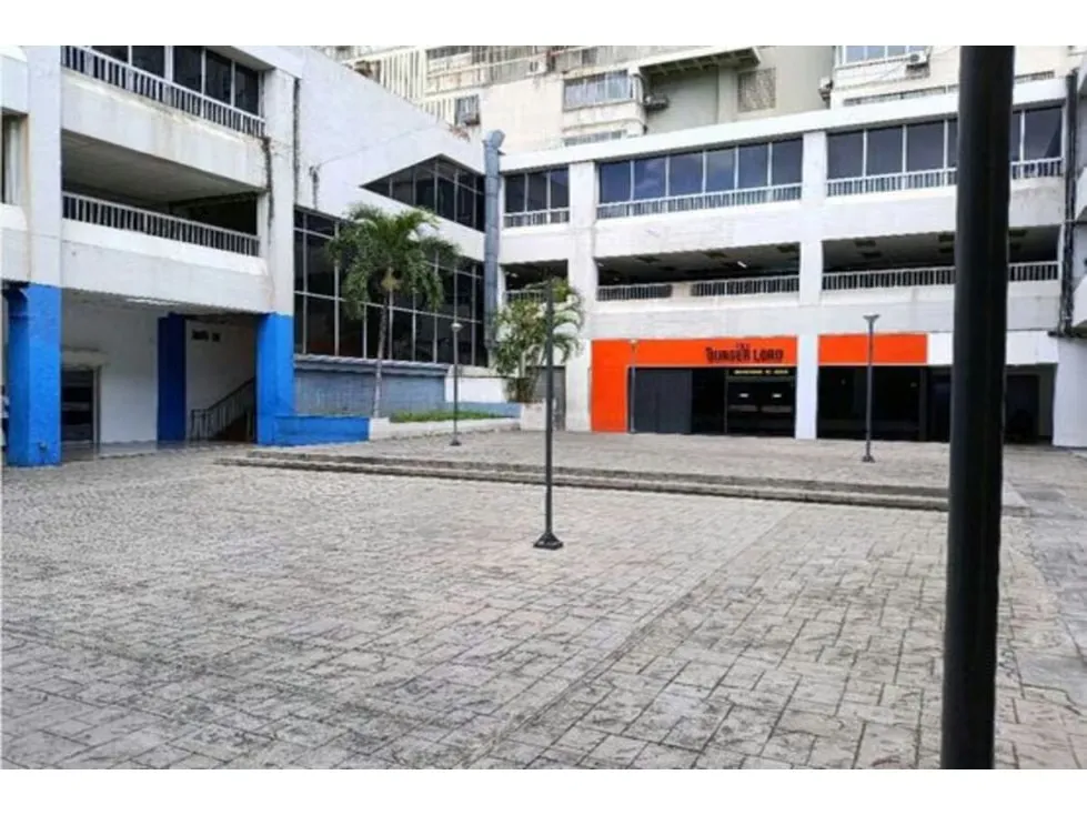 Se Alquila Local de 372 m2 en Centro Comercial Los Chaguaramos - 14