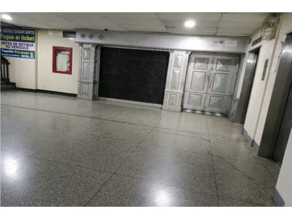 Se Alquila Local de 372 m2 en Centro Comercial Los Chaguaramos - 3
