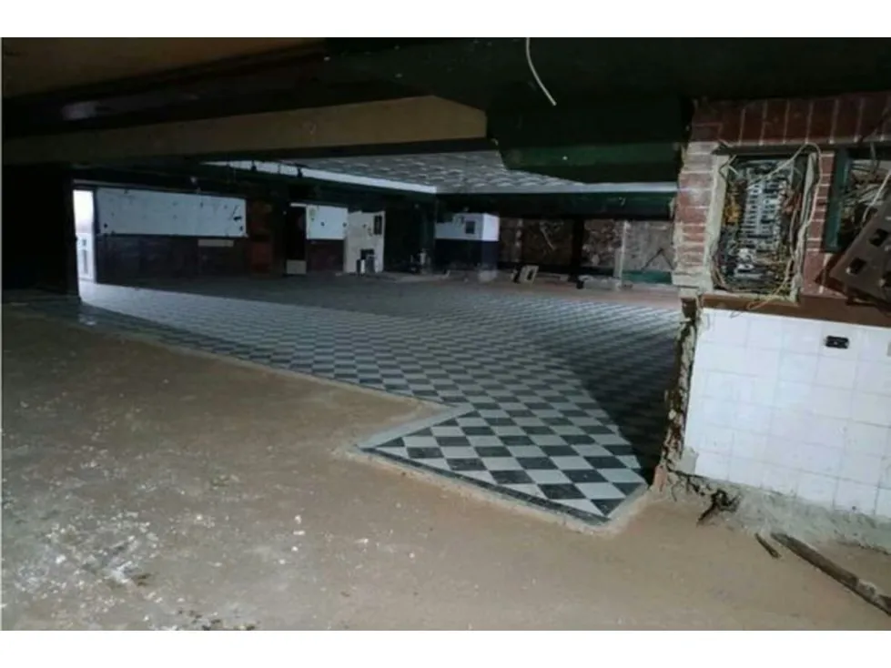 Se Alquila Local de 372 m2 en Centro Comercial Los Chaguaramos - 9