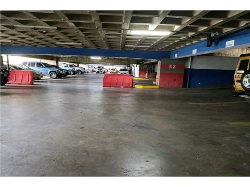 Se Alquila Local de 372 m2 en Centro Comercial Los Chaguaramos - 10