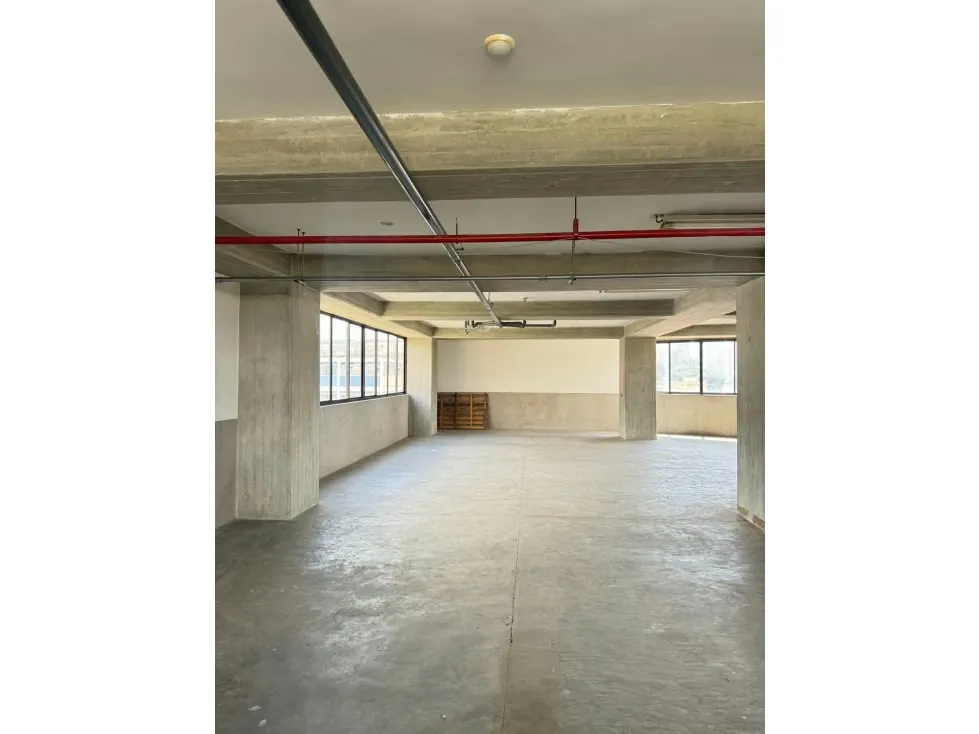 PISO INDUSTRIAL EN ALQUILER 375 M2- URB. BOLEITA - 2