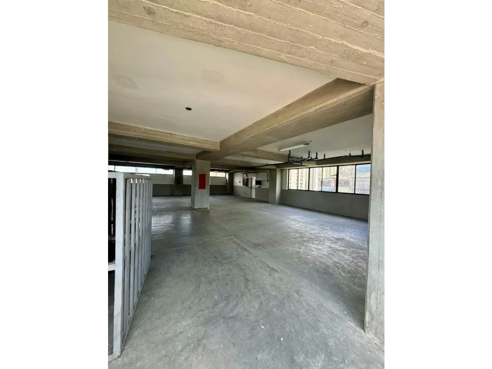 PISO INDUSTRIAL EN ALQUILER 375 M2- URB. BOLEITA - 3