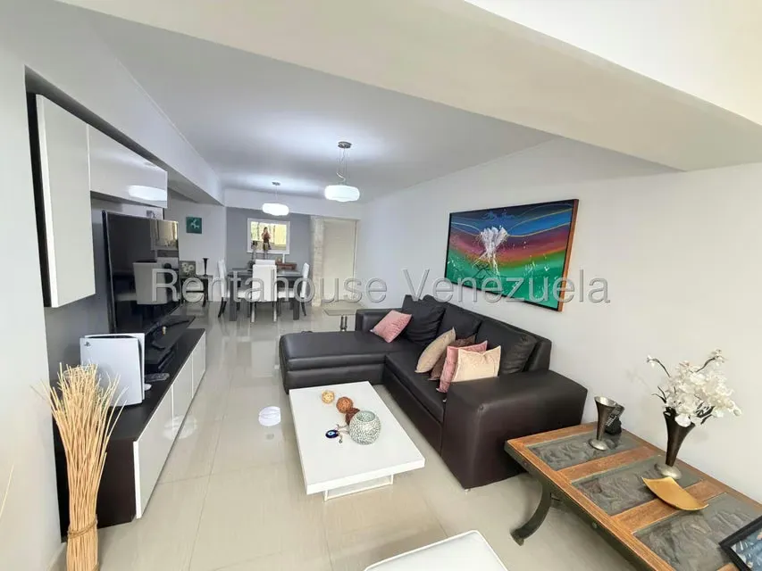 Apartamento (1 Nivel) en Alquiler en Los Naranjos del Cafetal, Distrito Metropolitano - 2