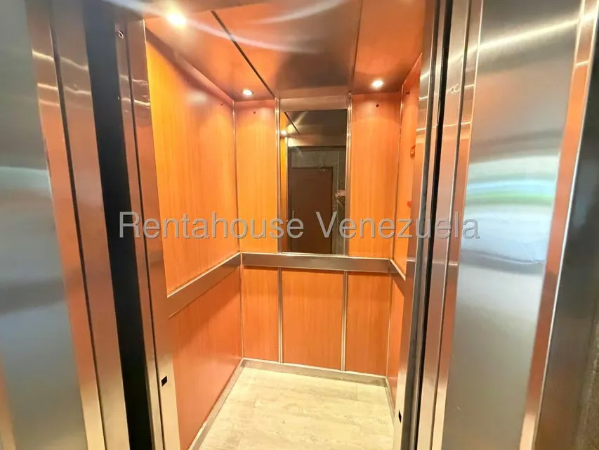Apartamento (1 Nivel) en Alquiler en Los Naranjos del Cafetal, Distrito Metropolitano - 25