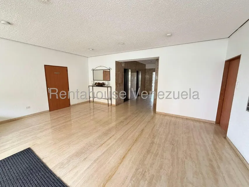 Apartamento (1 Nivel) en Alquiler en Los Naranjos del Cafetal, Distrito Metropolitano - 28