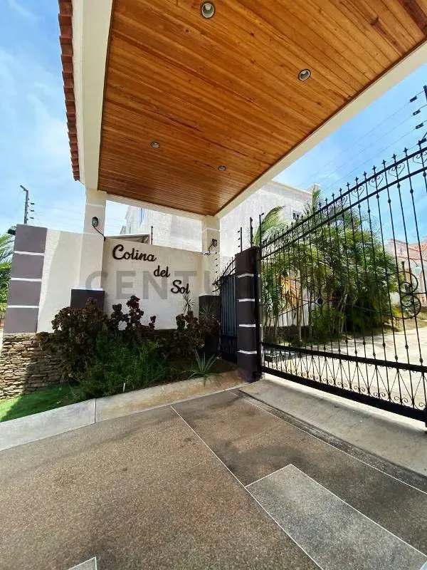 Townhouse en Urbanizacion cerrada, estilo americano