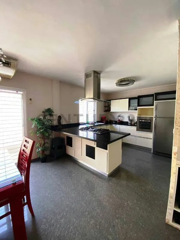 Townhouse en Urbanizacion cerrada, estilo americano - 4
