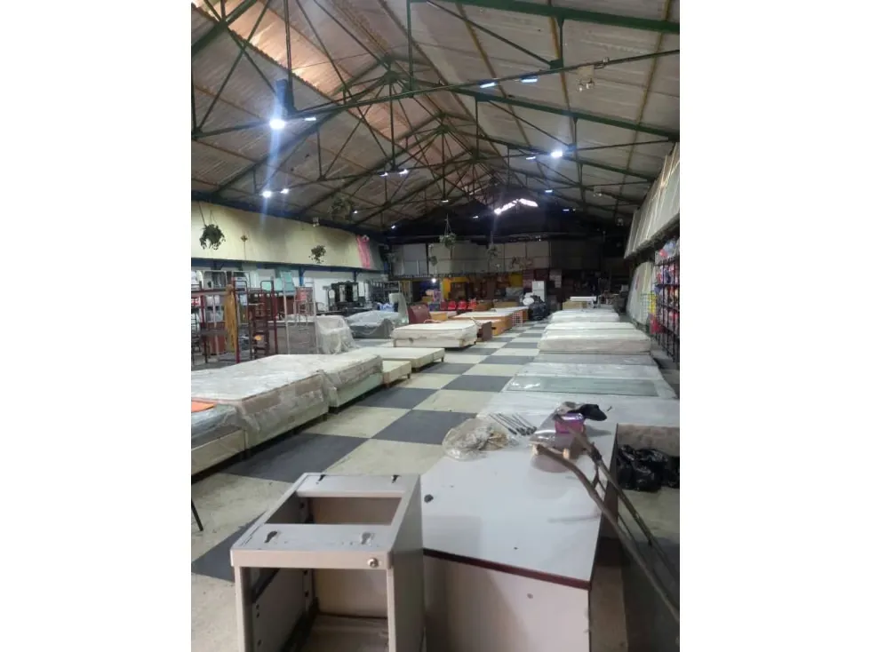 Local en venta o alquiler 1050m², Avenida Lecuna esquina Velasqu - 4