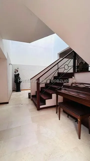 Casa (1 Nivel) en Venta en Lomas de Chuao, Distrito Metropolitano - 2