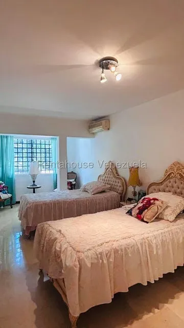 Casa (1 Nivel) en Venta en Lomas de Chuao, Distrito Metropolitano - 27