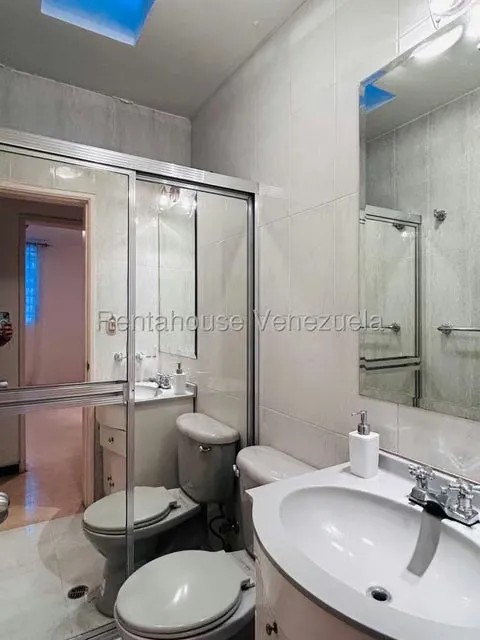 Casa (1 Nivel) en Venta en Lomas de Chuao, Distrito Metropolitano - 40