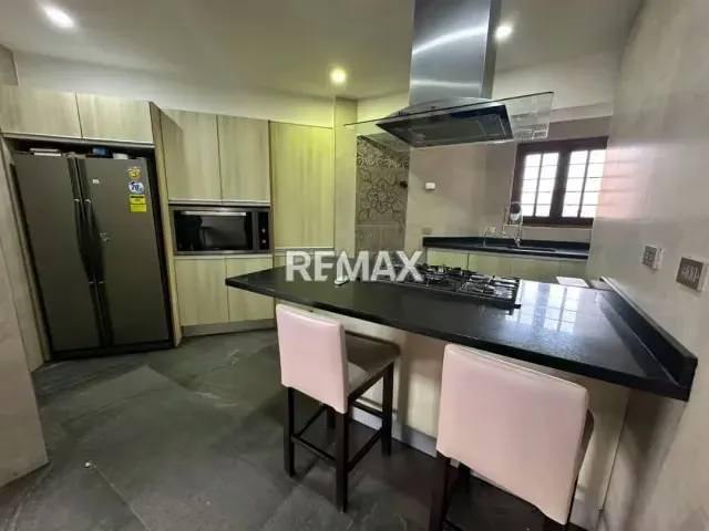 Apartamento en Alquiler Res. DOLORITA Av. EL MILAGRO - 3