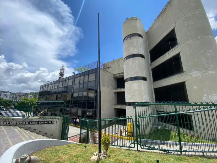 LOS RUICES ALQUILO OFICINA 135M2 2 BAÑOS AMOBLADA