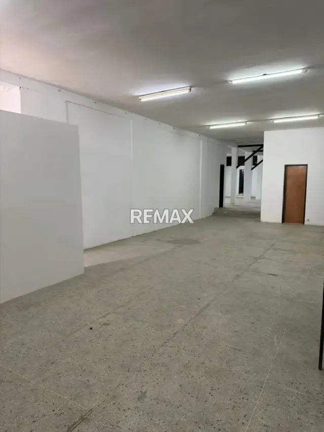 Alquilier de Local Comercial, ubicado en la calle Pichincha - 7