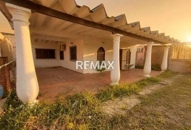 Casa de 178mt2, con Potencial de Revalorización en Valle Sur, Chichiriviche.