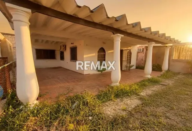 Casa de 178mt2, con Potencial de Revalorización en Valle Sur, Chichiriviche.