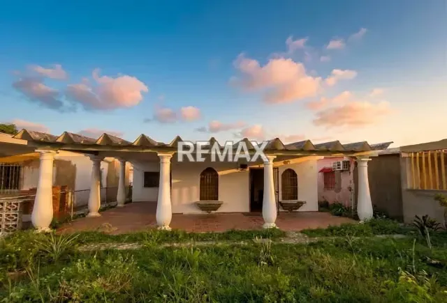 Casa de 178mt2, con Potencial de Revalorización en Valle Sur, Chichiriviche. - 2