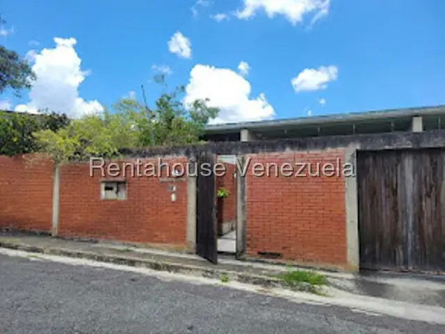 Casa (Duplex) en Venta en Prados del Este, Distrito Metropolitano
