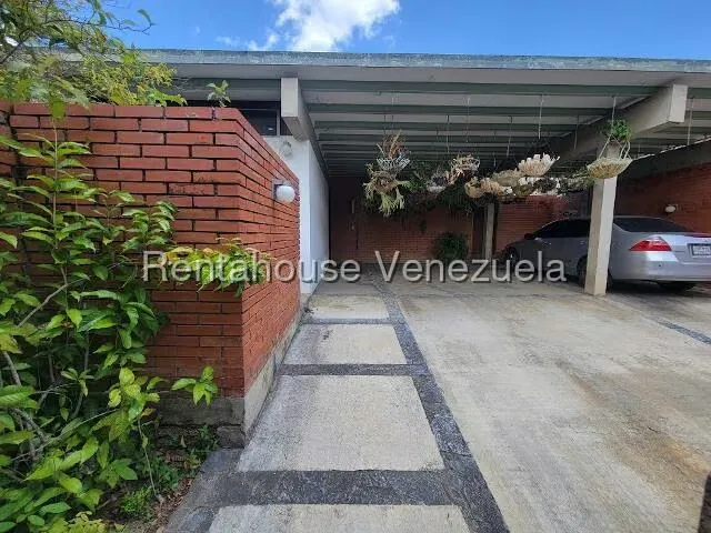 Casa (Duplex) en Venta en Prados del Este, Distrito Metropolitano - 3